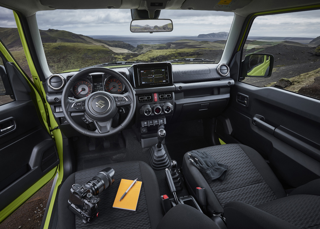 Suzuki Jimny в Волгограде от официального дилера Арконт. Обзор Сузуки  Джимни: безопасность, двигатели, трансмиссия, мультимедиа, интерьер